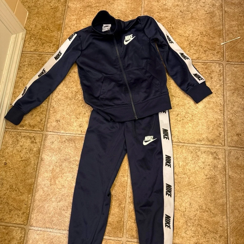 Nike Kids Navy and White Jogger Set - Picture 5 of 5